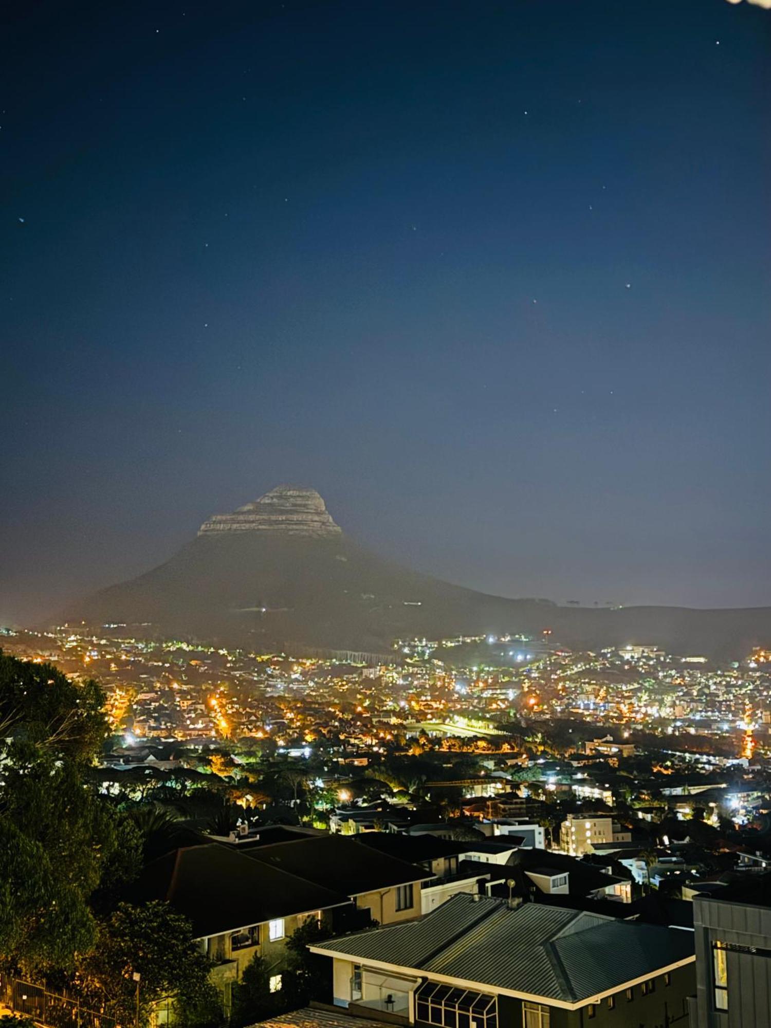 The Scenic Disa Park Apartment, Table Mountain, & Ocean Views Appartement Le Cap